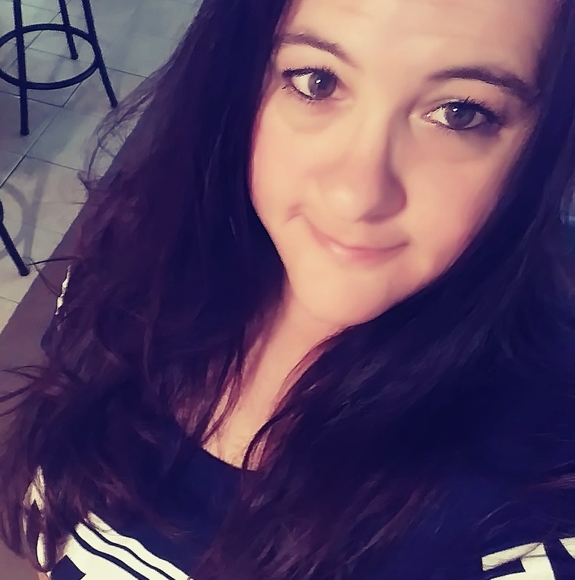 Meet your Posher, Lisa - Picture 1 of 1